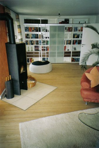 Wohnzimmerboden+Regal.jpg